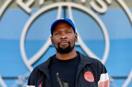 Kevin Durant representing PSG