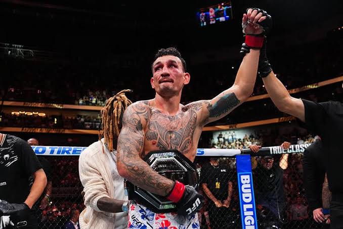 Max Holloway Reveals How Dustin Poirier’s Louisiana Crowd Nearly Derailed His UFC 318 Victory