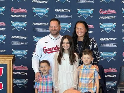 Watch: Stephen Vogt’s Wife Alyssa Captures Hearts After Adorable Moment With Guardians Manager Goes Viral