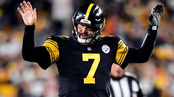 Roethlisberger's No. 7 jersey retired