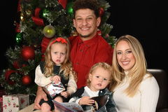 brittany-patrick-sterling-bronze-mahomes-santa-122424-23e58d795fe047d888e7903ca676143a