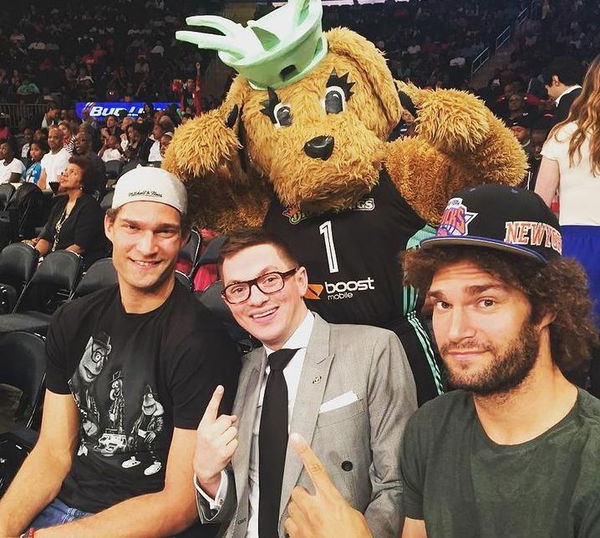 Bucks reunite Robin Lopez with brother Brook