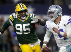 Syndication: Journal Sentinel Green Bay Packers defensive tackle Devonte Wyatt (95) rushes Dallas Cowboys quarterback Da