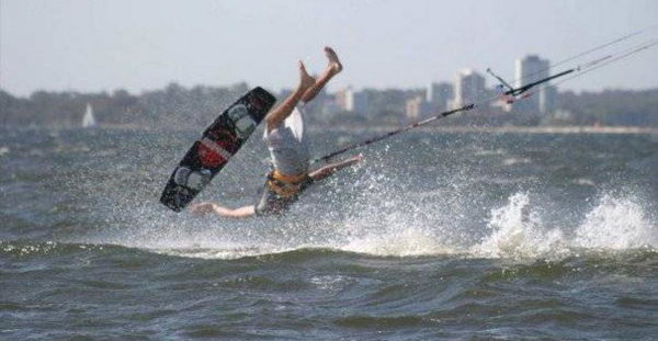 crash-fails-failed-windsurf-wakebord-kitesurf