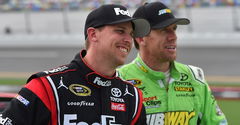 denny-hamlin-carl-edwards-nascar