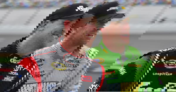 denny-hamlin-carl-edwards-nascar