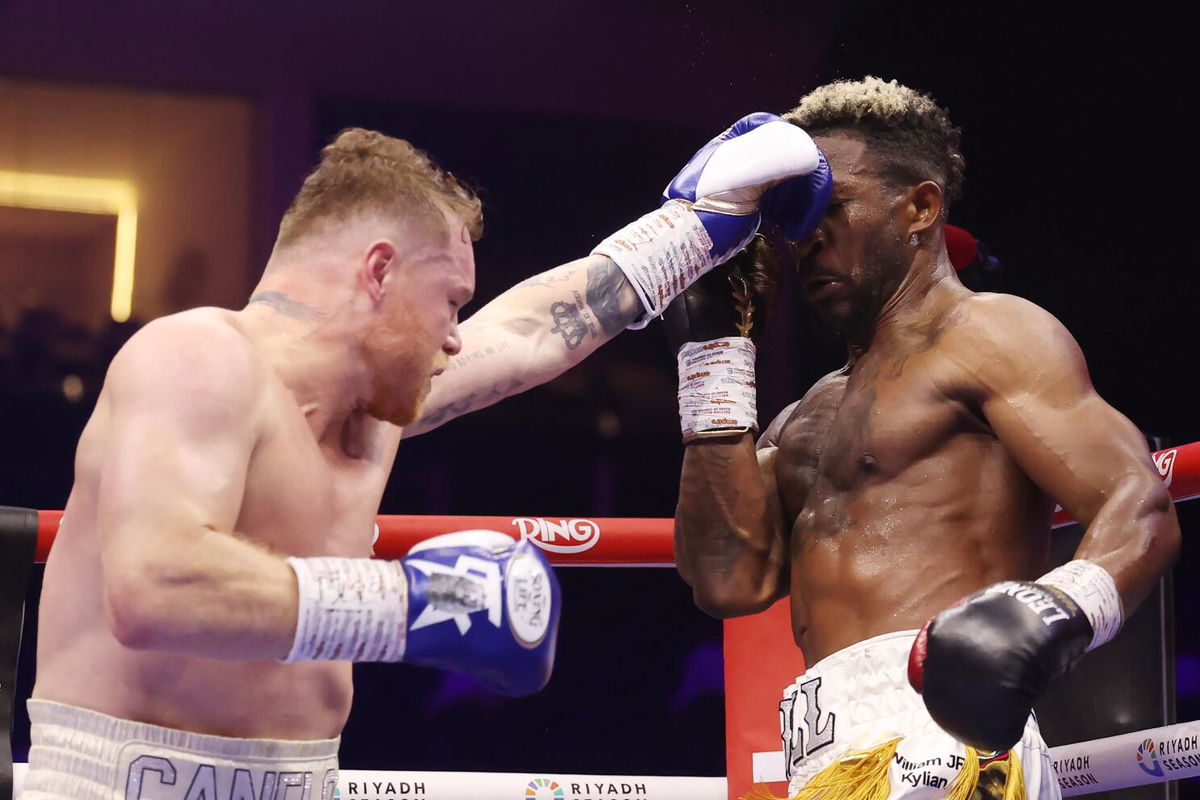 Canelo Alvarez v William Scull