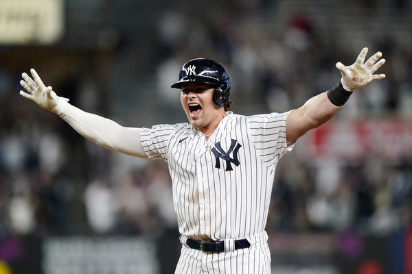 Talkin' Yanks on X: Luke Voit vibing with his daughter during the