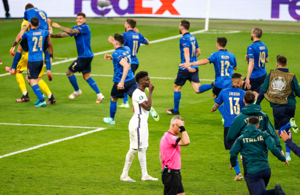 WATCH: England players Jadon Sancho and Bukayo Saka ...