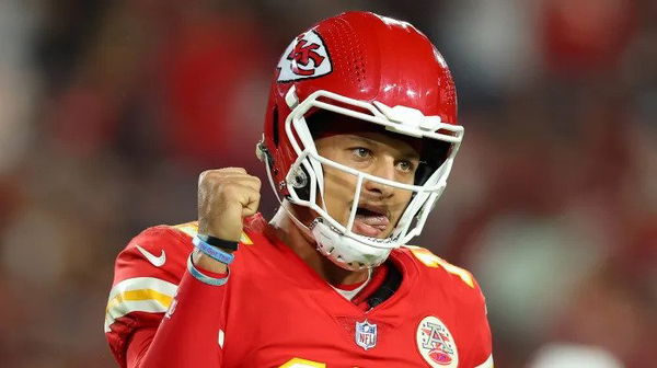 Patrick Mahomes' Helmet: What Makes Mahomes' Helmet Unique and Why Does It  Look Different? - EssentiallySports