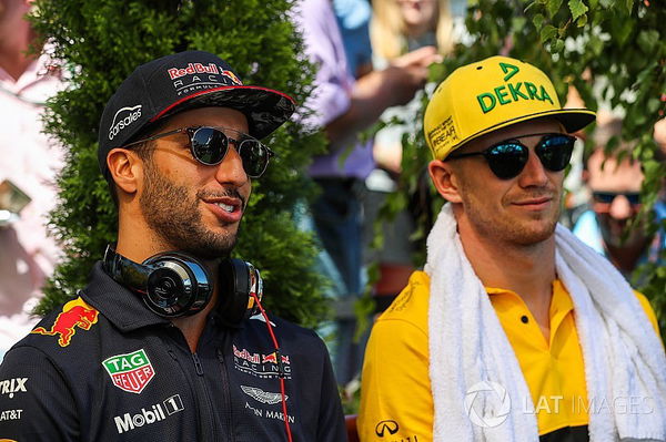 f1-hungarian-gp-2017-daniel-ricciardo-red-bull-racing-and-nico-hulkenberg-renault-sport-f1-5558530