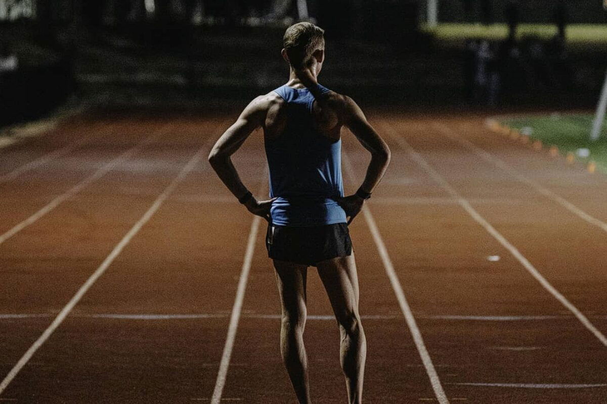 US Olympic Star’s Unfortunate Valencia Marathon Update Gains Community’s Support: “Praying”