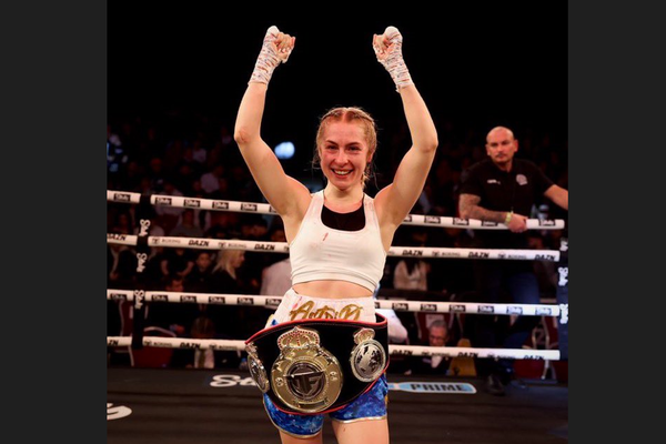 An all-women's championship brings female boxers to the ring