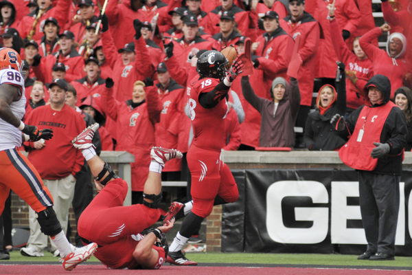 Nov. 3, 2012 &#8211; Cincinncinati, Ohio, U. S &#8211; Cincinnati Bearcats tight end Travis Kelce (18) celebrat