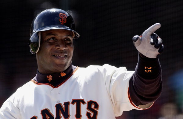 San Francisco Giants Barry Bonds gestures to the crowd as he warms up on the on deck circle against