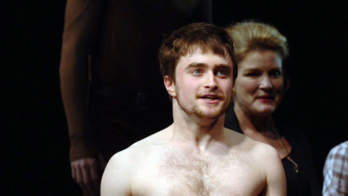 “He’s Definitely Juicing”: After Insanely Shredded Daniel Radcliffe Breaks the Internet, Fitness World Indulges in a Heated Debate “He’s Definitely Juicing”: After Insanely Shredded Daniel Radcliffe Breaks the Internet, Fitness World Indulges in a Heated Debate