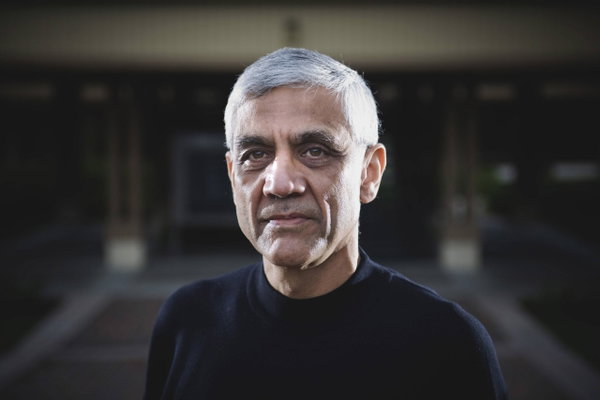 Dec 03 2007 Menlo Park California USA Venture capitalist VINOD KHOSLA 52 is photograhed out
