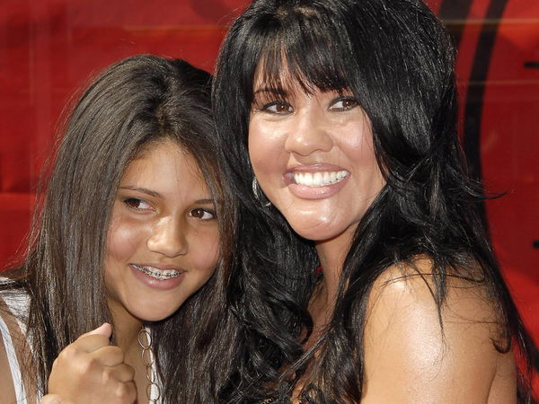 Jul 12 2006 Hollywood CA USA Boxer MIA ST JOHN R and daughter PARIS ST JOHN at the 2006 ESP