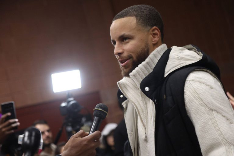 What did Stephen Curry do a Thesis on in College? - EssentiallySports