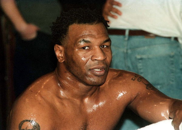 /OLD BAILEY/ PIC SHOWS- BOXER MIKE TYSO /OLD BAILEY/ PIC SHOWS- BOXER MIKE TYSON AT A TRAINING SESSION AT THE GROSVENOR