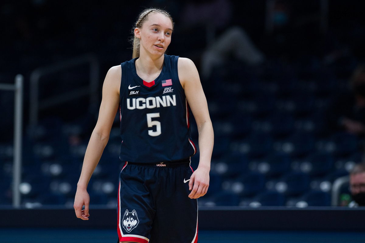 Bueckers Becomes 'Center of Attention' in UConn’s Season-Opening Win