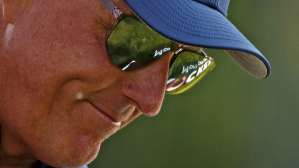DETROIT, MI – JULY 03: PGA, Golf Herren golfer Phil Mickelson has the Rocket Mortgage logo reflect off his sunglasses a