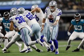 ARLINGTON, TX – AUGUST 29: Dallas Cowboys quarterback Garrett Gilbert (3) fakes a handoff to running back Brenden Knox