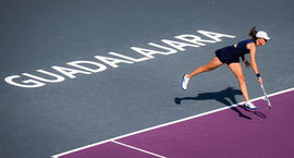 Sport Bilder des Tages  November 11, 2021, GUADALAJARA, MEXICO: Iga Swiatek of Poland in action during the first round-r