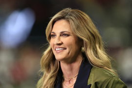 ATLANTA, GA – NOVEMBER 18: Fox Sports broadcaster Erin Andrews during the Thursday night NFL, American Football Herren,