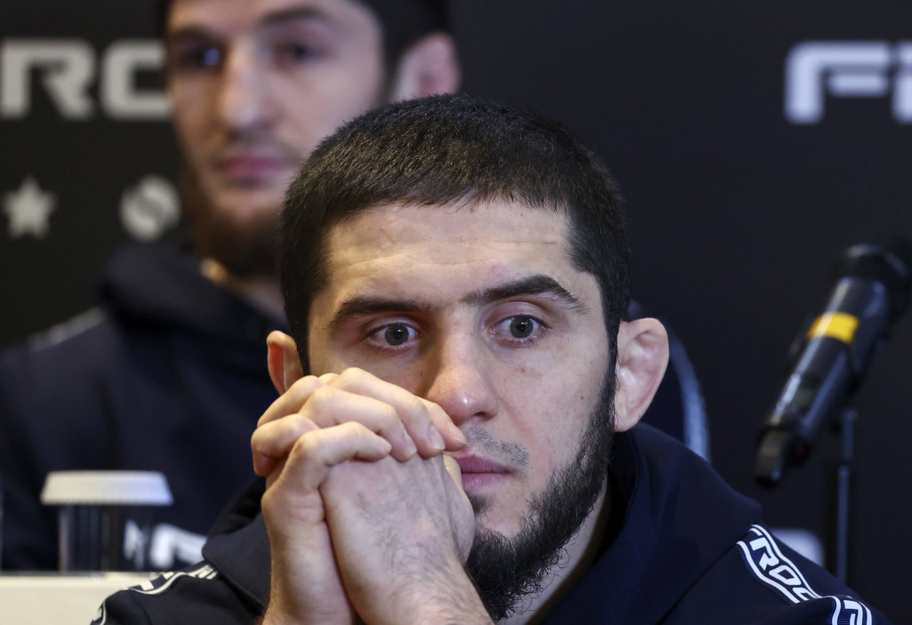 イスラム・マカチェフはUFC 284のアレクサンダー・ヴォルカノフスキー戦で水分補給のために点滴を使用したのか？