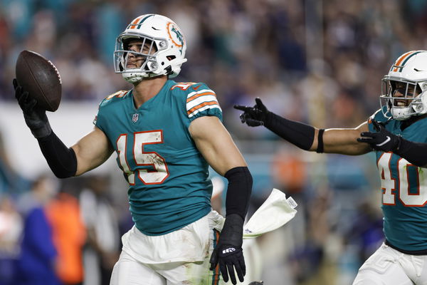 MIAMI GARDENS, FL – JANUARY 09: Miami Dolphins outside linebacker Jaelan Phillips (15) celebrates after recovering a fum