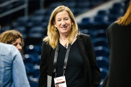 WNBA, Basketball Damen, USA Commisioner Cathy Engelbert enters the arena before the game between the Chicago Sky and Ind
