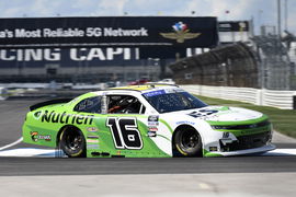 Sport Bilder des Tages INDIANAPOLIS, IN &#8211; JULY 29: AJ Allmendinger ( 16 Kaulig Racing Nutrien Ag Solutions Chevrolet) dr