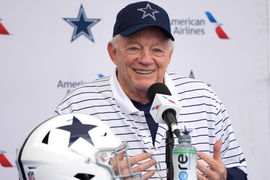 NFL, American Football Herren, USA Dallas Cowboys Training Camp, Jul 26, 2022; Oxnard, CA, USA; Dallas Cowboys owner Jer