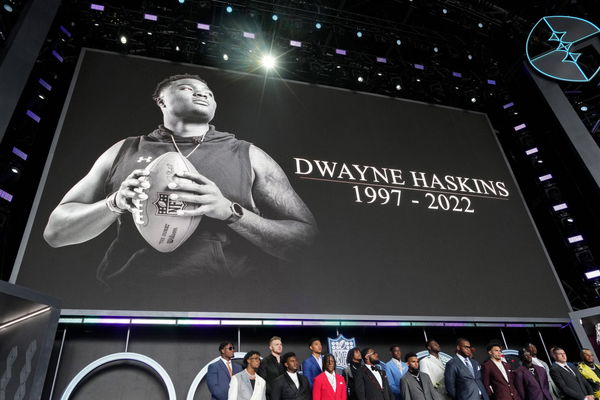 NFL, American Football Herren, USA NFL Draft, Apr 28, 2022; Las Vegas, NV, USA; A moment of silence is held for Dwayne H