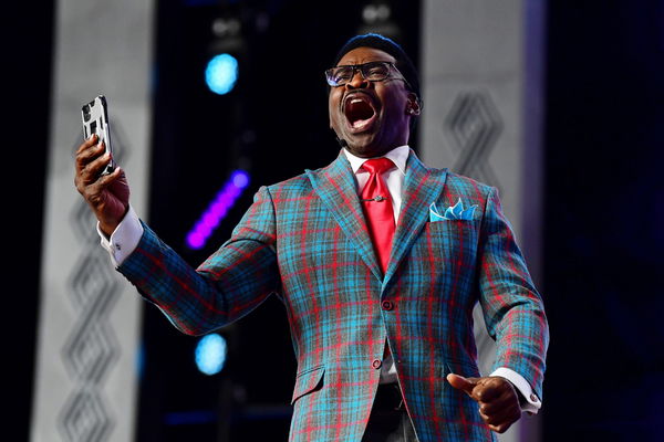 NFL, American Football Herren, USA NFL Draft, Apr 28, 2022; Las Vegas, NV, USA; Hall of famer Michael Irvin on stage bef