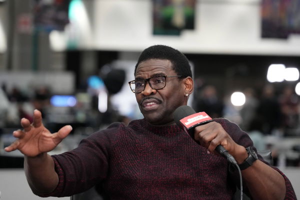 NFL, American Football Herren, USA Super Bowl LVI-Radio Row, Feb 9, 2022; Los Angeles, CA, USA; Michael Irvin on radio r