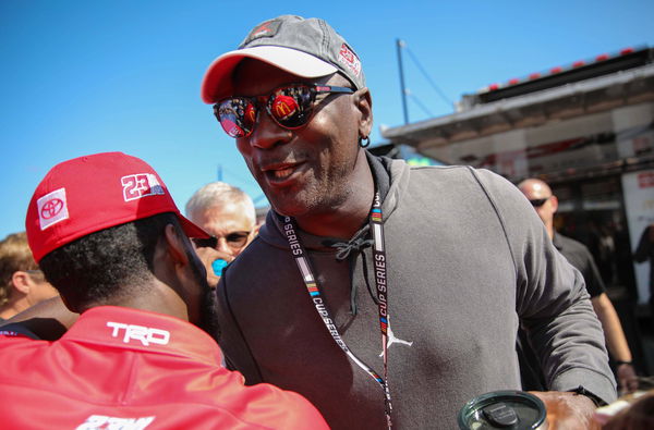 NASCAR, Motorsport, USA Daytona 500, Feb 20, 2022; Daytona Beach, Florida, USA; Michael Jordan greets crew members of NA