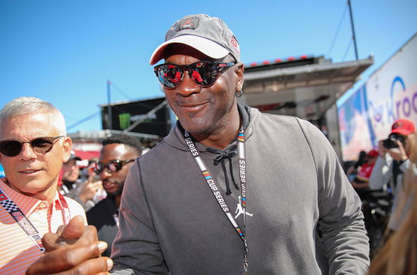 NASCAR, Motorsport, USA Daytona 500, Feb 20, 2022; Daytona Beach, Florida, USA; Michael Jordan greets crew members of N