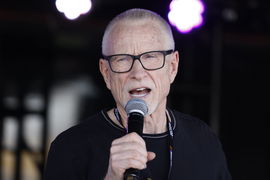 LAS VEGAS, NV &#8211; OCTOBER 15: Former NASCAR, Motorsport, USA driver Mark Martin speaks to fans in the Neon Garage before f