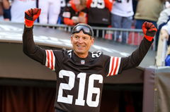 CLEVELAND, OH &#8211; OCTOBER 16: Cleveland Browns all-time great quarterback Bernie Kosar is introduced to the fans prior to