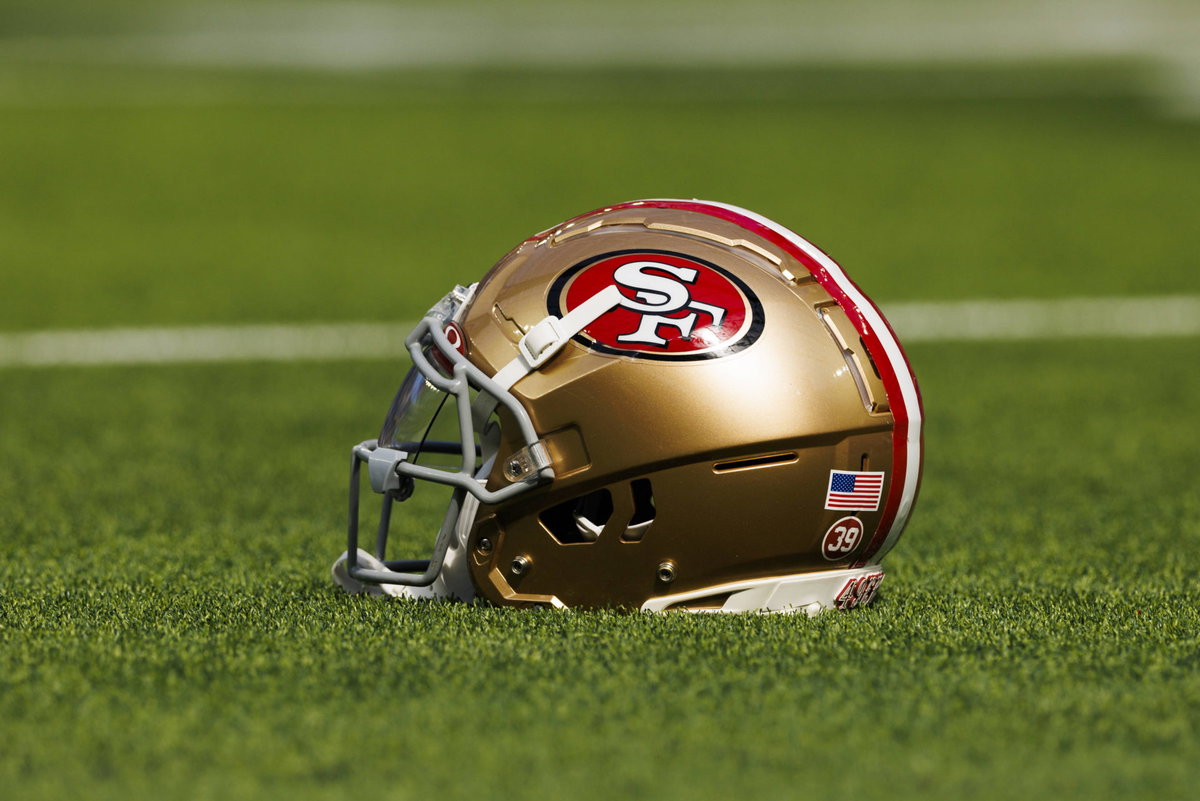 Former 49ers Star Announces Abrupt Retirement at 32