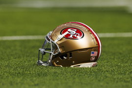INGLEWOOD, CA – OCTOBER 30: Detail view of a San Francisco 49ers helmet during an NFL, American Football Herren, USA foo