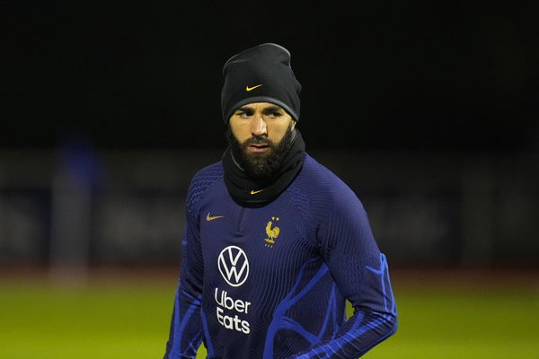 CLAIRE FONTAINE &#8211; NOVEMBER 15 : Karim Benzema is warming up during the 2nd training of the French Soccer national team,