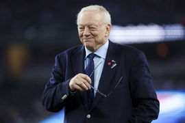 Jerry Jones at an event