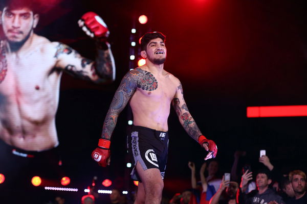 MMA: Bellator 198-Danis vs Walker, Apr 28, 2018; Rosemont, IL, USA; Dillon Danis (red gloves) is introduced before fight