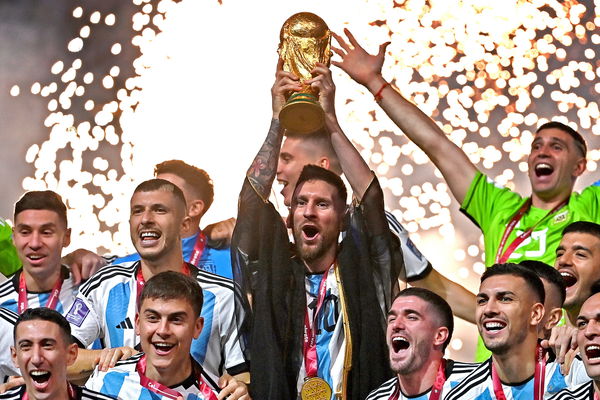 Siegerehrung,Lionel MESSI (ARG) mit Pokal,Cup,Trophaee,Teamfoto, Team,Mannschaft,Mannschaftsfoto. Jubel,Freude,Begeister