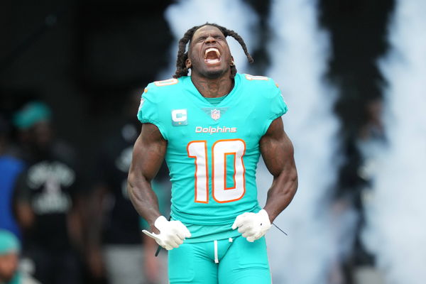 MIAMI GARDENS, FL &#8211; JANUARY 08: Miami Dolphins wide receiver Tyreek Hill (10) tries to excite the crowd during pregame i