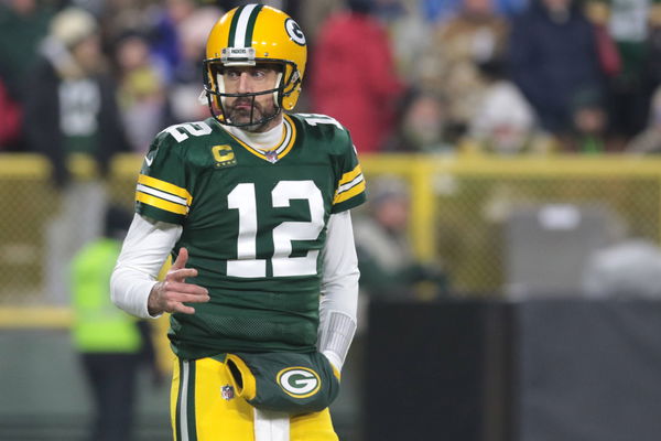 GREEN BAY, WI &#8211; JANUARY 08: Green Bay Packers quarterback Aaron Rodgers (12) acknowledges fans during a game between the