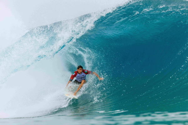 February 7, 2023, Haleiwa, Hawaii, USA: LEONARDO FIORAVANTI of Italy surfs in Heat 3 of the Round of 32 at the Billabong